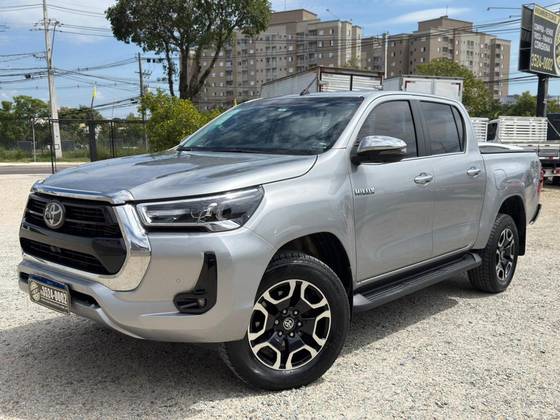 TOYOTA HILUX 2.8 D-4D TURBO DIESEL CD SRX 4X4 AUTOMÁTICO TOYOTA HILUX 2.8 D-4D TURBO DIESEL CD SRX 4X4 AUTOMÁTICO